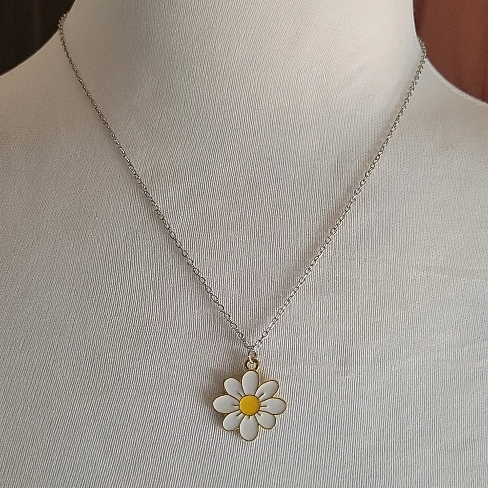 🔥LAST ONE🔥 DAISY CHARM NECKLACE